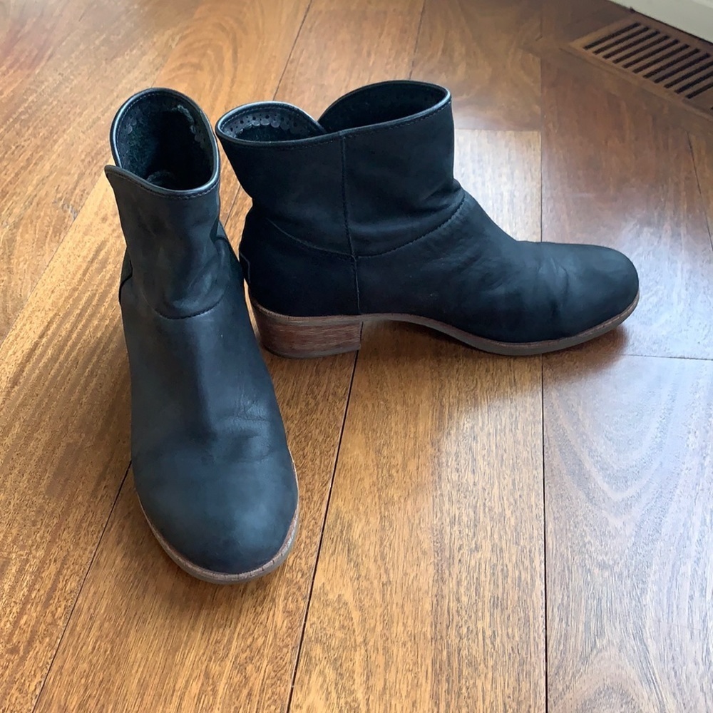 UGG Australia ‘Darling’ Suede Bootie - Picture 6 of 15